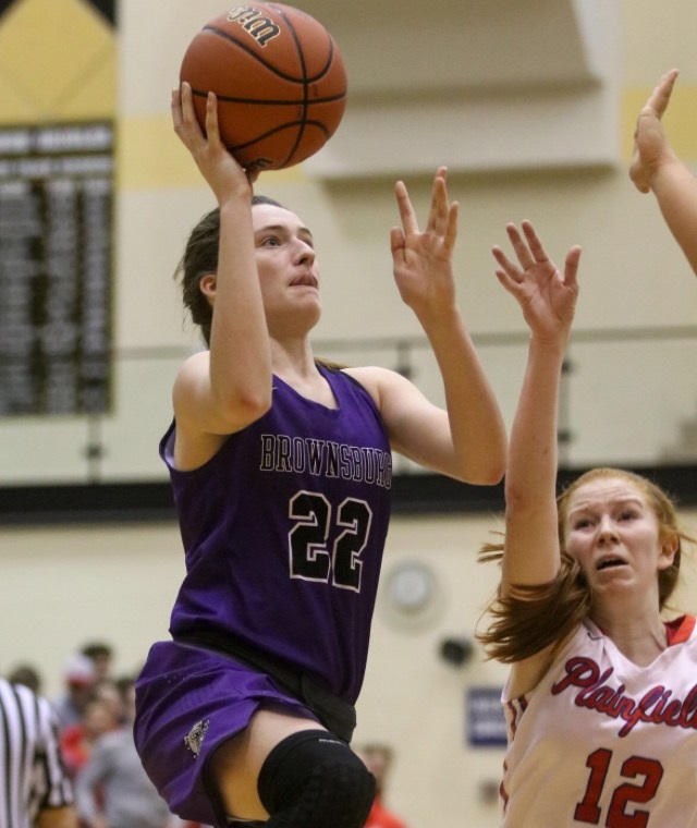 Ally+Becki+making+a+basket+for+the+Lady+Bulldogs%21